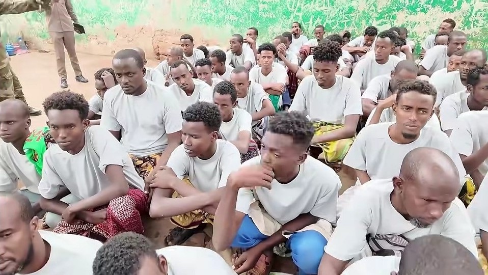 Maxaabiista lagu soo bandhigay Baydhabo1.jpg